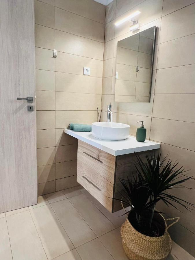 Abuelo Apartment Artémida Eksteriør bilde